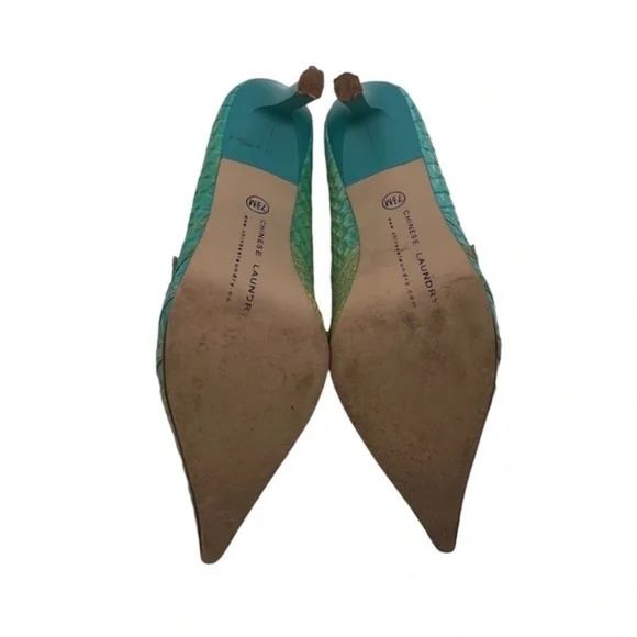 Chinese Laundry Vina Blue Lime Pointed Toe Snake Print Pumps Size 7 1/2 Women’s - Picture 9 of 9